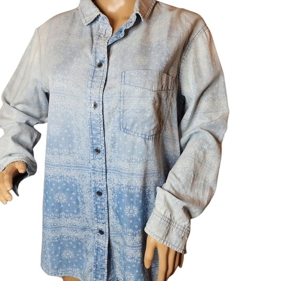 American Eagle Blue Ombre Long Sleeve Button Down Chambray Shirt Small Oversized - Picture 2 of 16